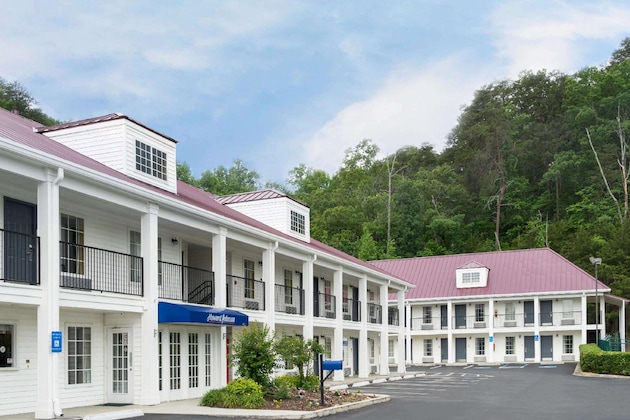 Gallery - Howard Johnson By Wyndham Dalton