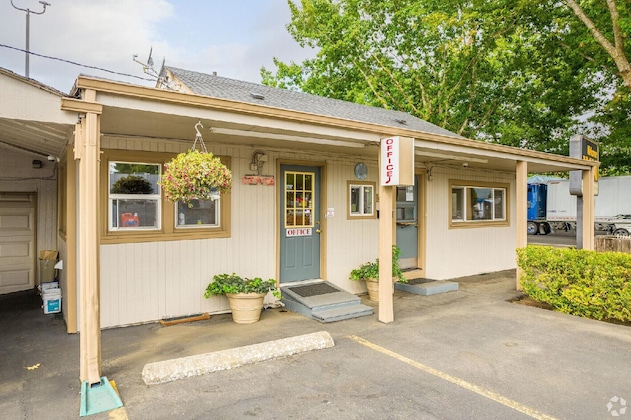 Gallery - Autzen Inn