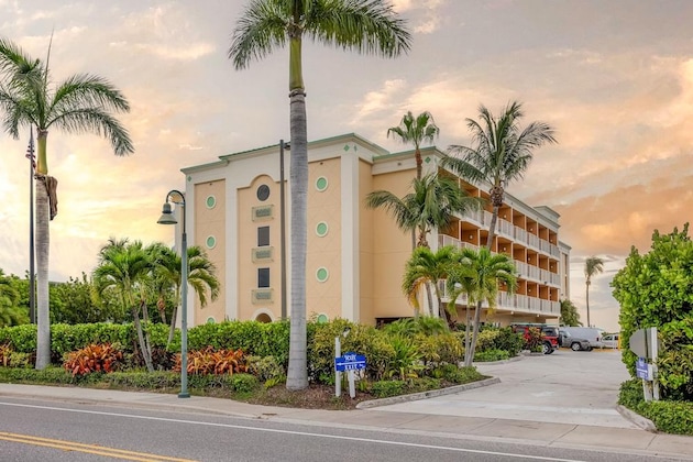Gallery - Hutchinson Island Hotel