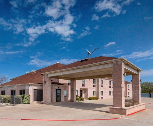 Gallery - Red Roof Inn Forth Worth - Saginaw