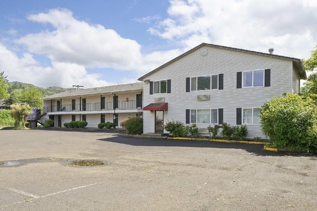 Gallery - Garibaldi Inn At The Bay