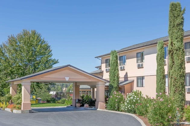 Gallery - Super 8 By Wyndham Grants Pass