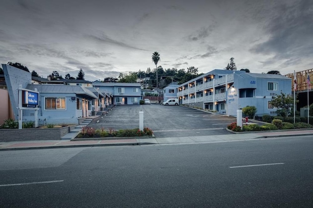 Gallery - Silicon Valley Inn