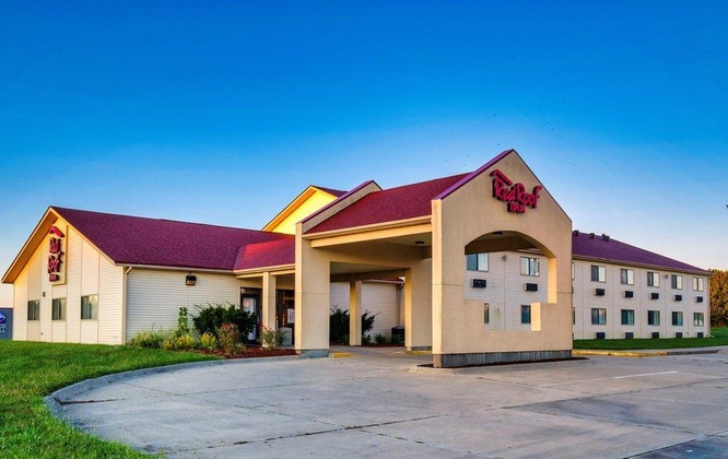Gallery - Red Roof Inn Holton