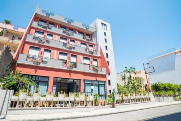Gallery - La Piramide