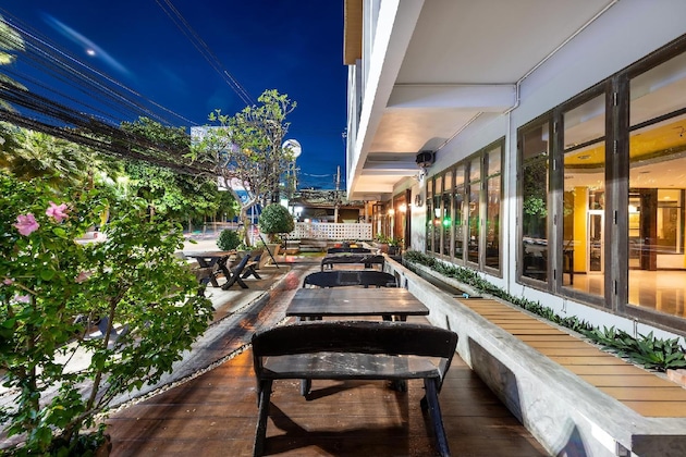 Gallery - The Jomtien Twelve