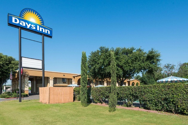 Gallery - Days Inn By Wyndham San Marcos