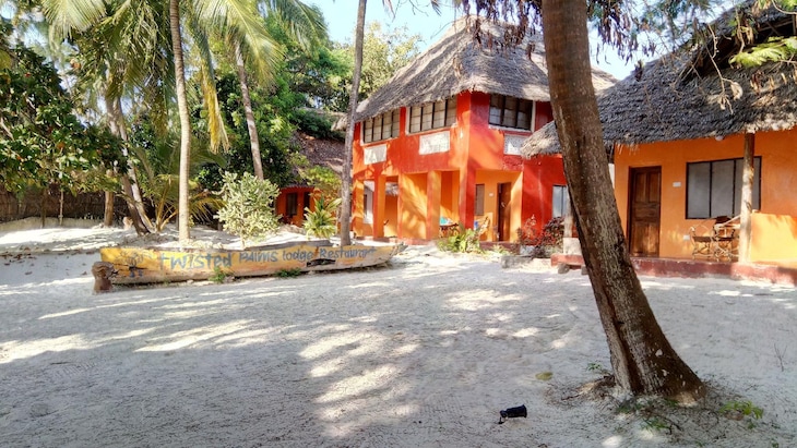 Gallery - Twisted Palms Lodge & Restaurant