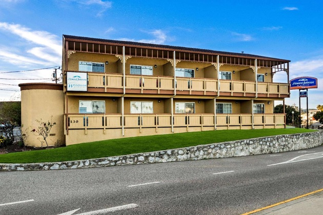Gallery - Howard Johnson By Wyndham Santa Cruz Beach Boardwalk