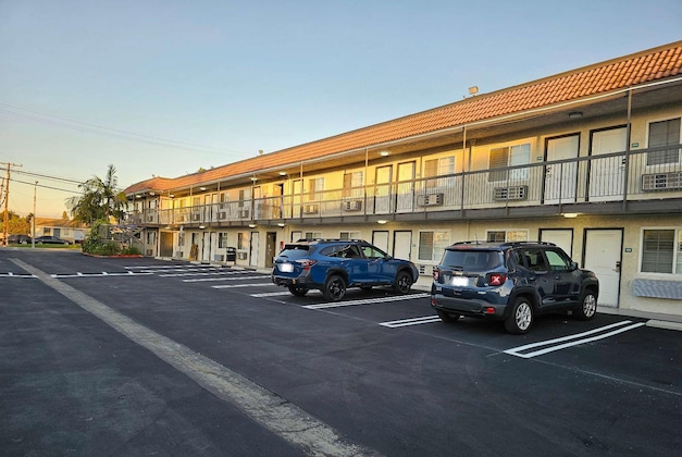 Gallery - Travelodge By Wyndham Fullerton Near Anaheim