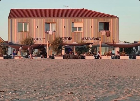 Gallery - L'acadie Brasserie Plage