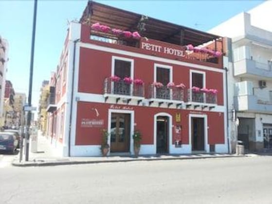 Gallery - Petit Hotel