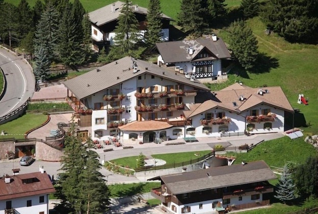 Gallery - Alpine Touring Hotel