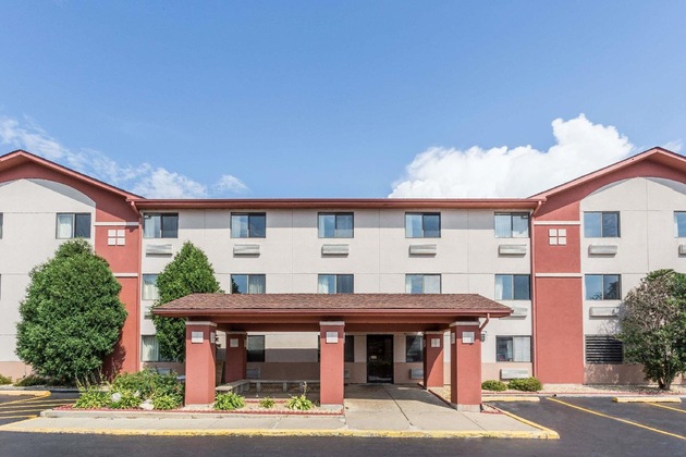 Gallery - Super 8 By Wyndham St. Charles