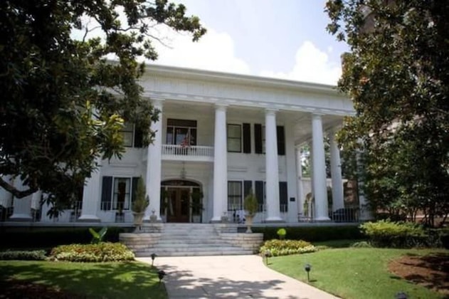 Gallery - 1842 Inn