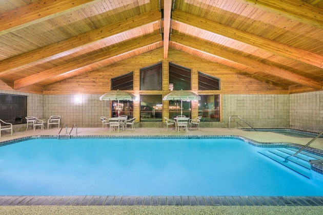 Gallery - Days Inn & Suites By Wyndham Baxter Brainerd Area
