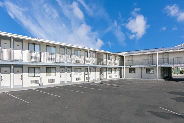 Gallery - Super 8 By Wyndham Bishop