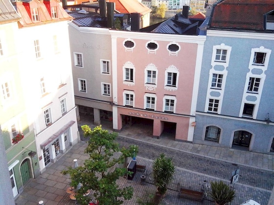 Gallery - Art Hotel & Hostel