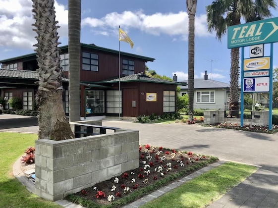 Gallery - Teal Motor Lodge