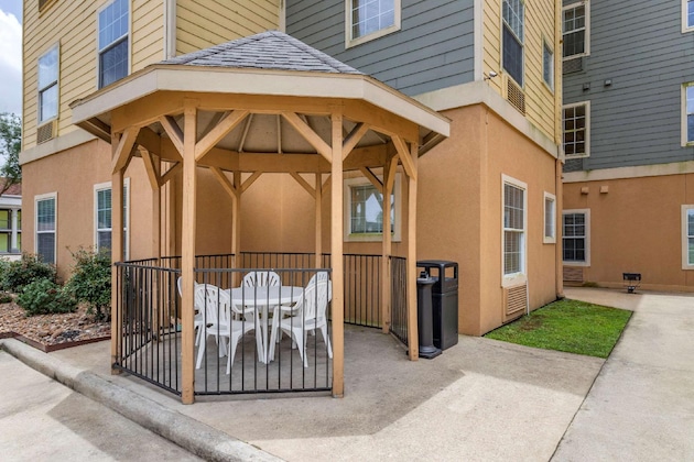 Gallery - Mainstay Suites