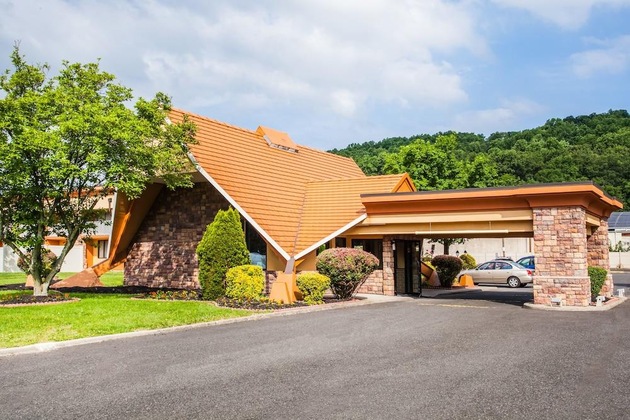 Gallery - Howard Johnson By Wyndham North Plainfield