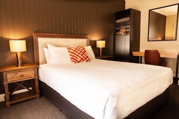 Gallery - Nightcap At Archer Hotel