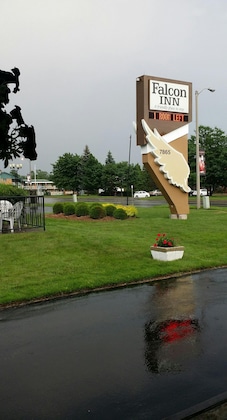 Gallery - Falcon Inn