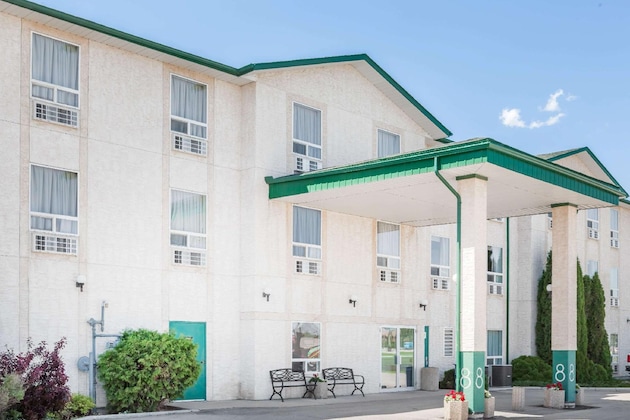 Gallery - Super 8 By Wyndham Dauphin