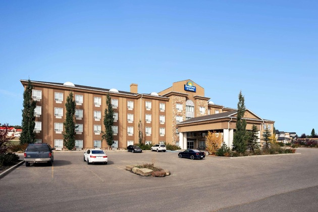 Gallery - Days Inn & Suites By Wyndham Strathmore