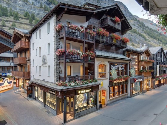 Gallery - Alpine Lodge