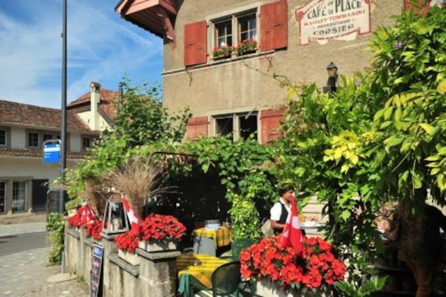 Gallery - Hotel De La Place