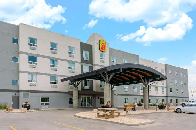 Gallery - Super 8 By Wyndham Winnipeg East Mb