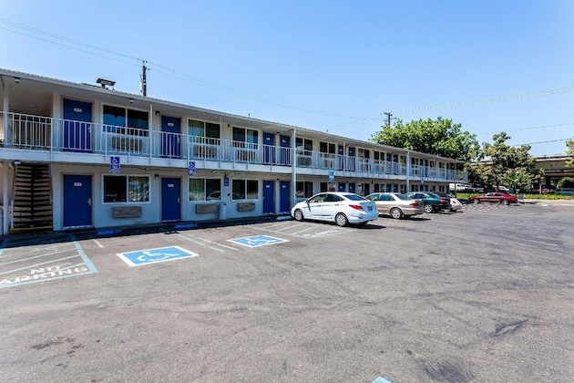 Gallery - Motel 6 Sacramento Downtown