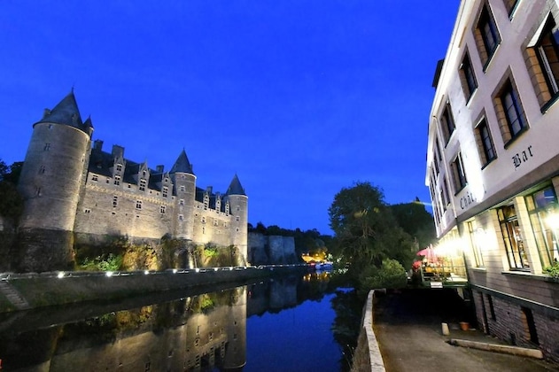 Gallery - Logis Hotel Du Chateau