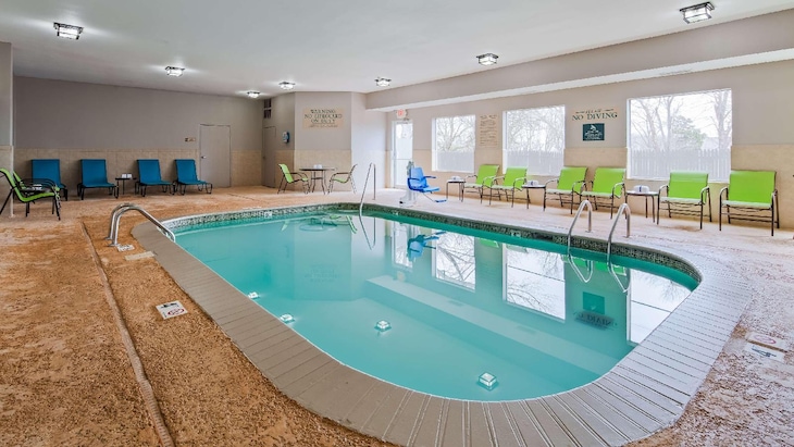 Gallery - Rodeway Inn & Suites