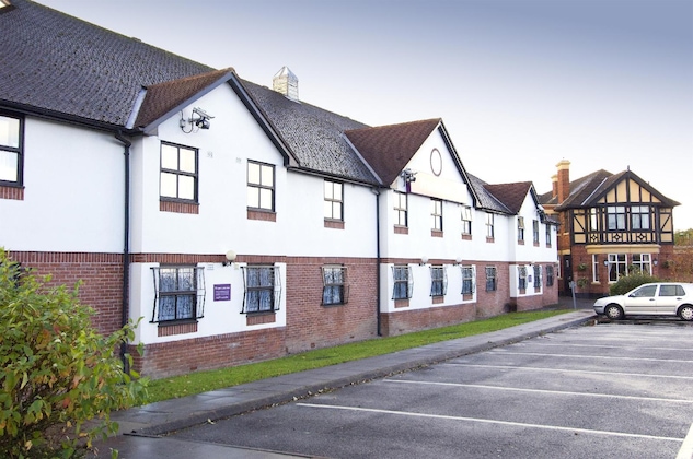 Gallery - Premier Inn Manchester Airport Heald Green