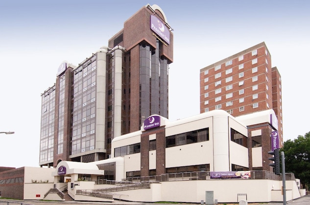 Gallery - Premier Inn Sunbury (Kempton Park)