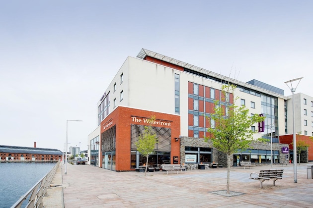 Gallery - Premier Inn Swansea Waterfront