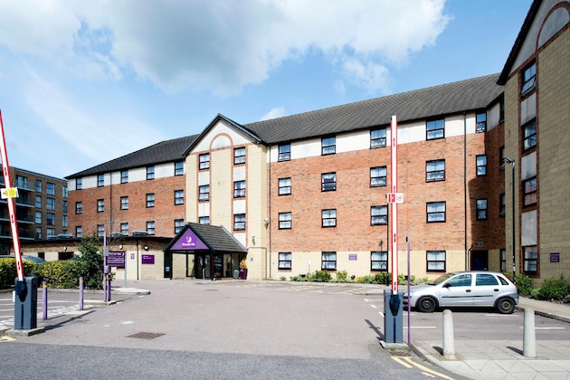 Gallery - Premier Inn London Edgware
