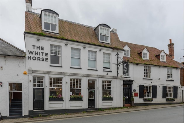 Gallery - Oyo White Horse Hotel