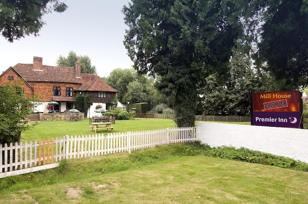 Gallery - Premier Inn Redhill Reigate