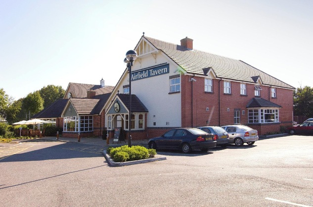 Gallery - Premier Inn Yeovil Airfield