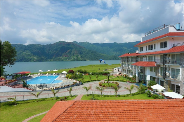 Gallery - Waterfront Resort By Kgh Group