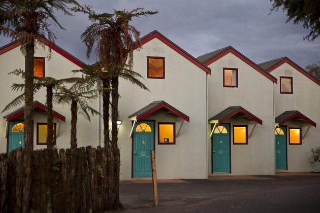 Gallery - Smoke Lake Hot Springs Lodge & Camp