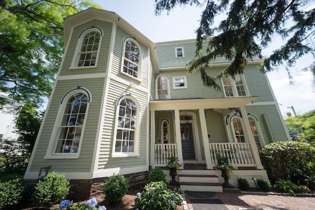 Gallery - Serenity Inn Newport