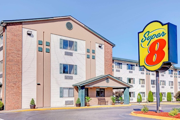 Gallery - Super 8 By Wyndham Louisville Airport