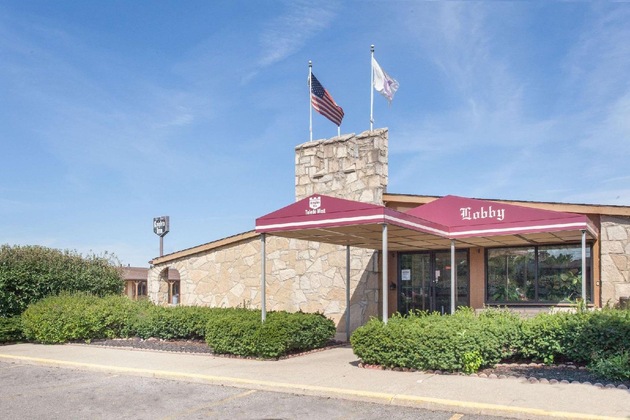 Gallery - Knights Inn Maumee
