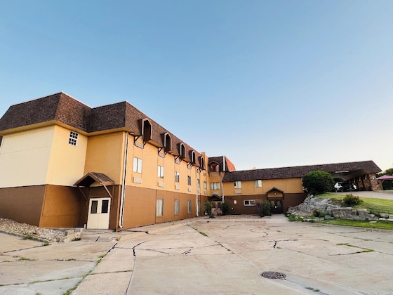 Gallery - Hometown Inn & Suites