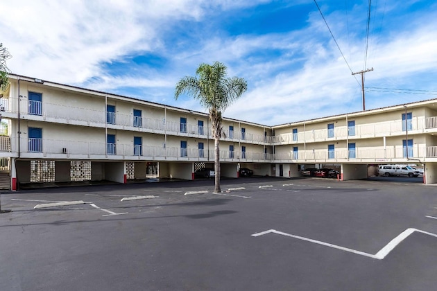 Gallery - Motel 6 Oceanside Marina