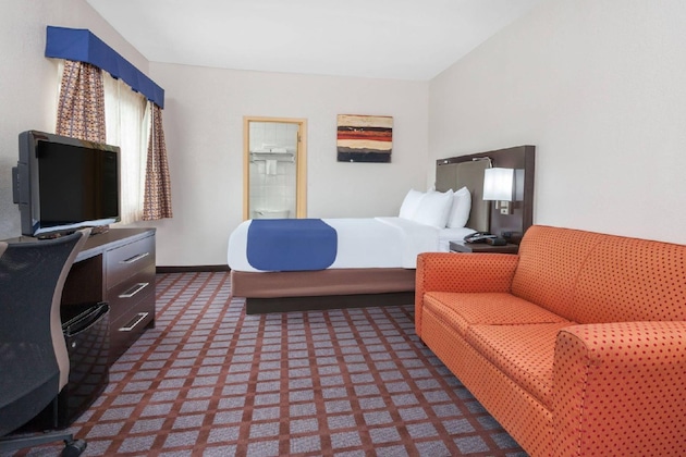 Gallery - Days Inn By Wyndham Woodbury Long Island